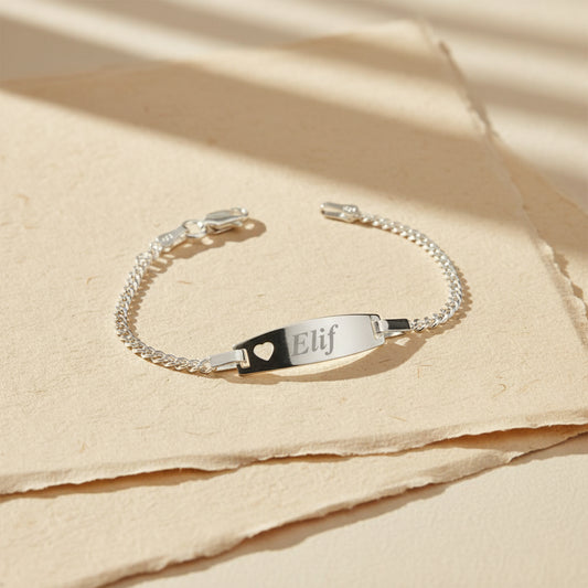 Personalisiertes Kinderarmband aus 925 Silber mit Namensgravur.