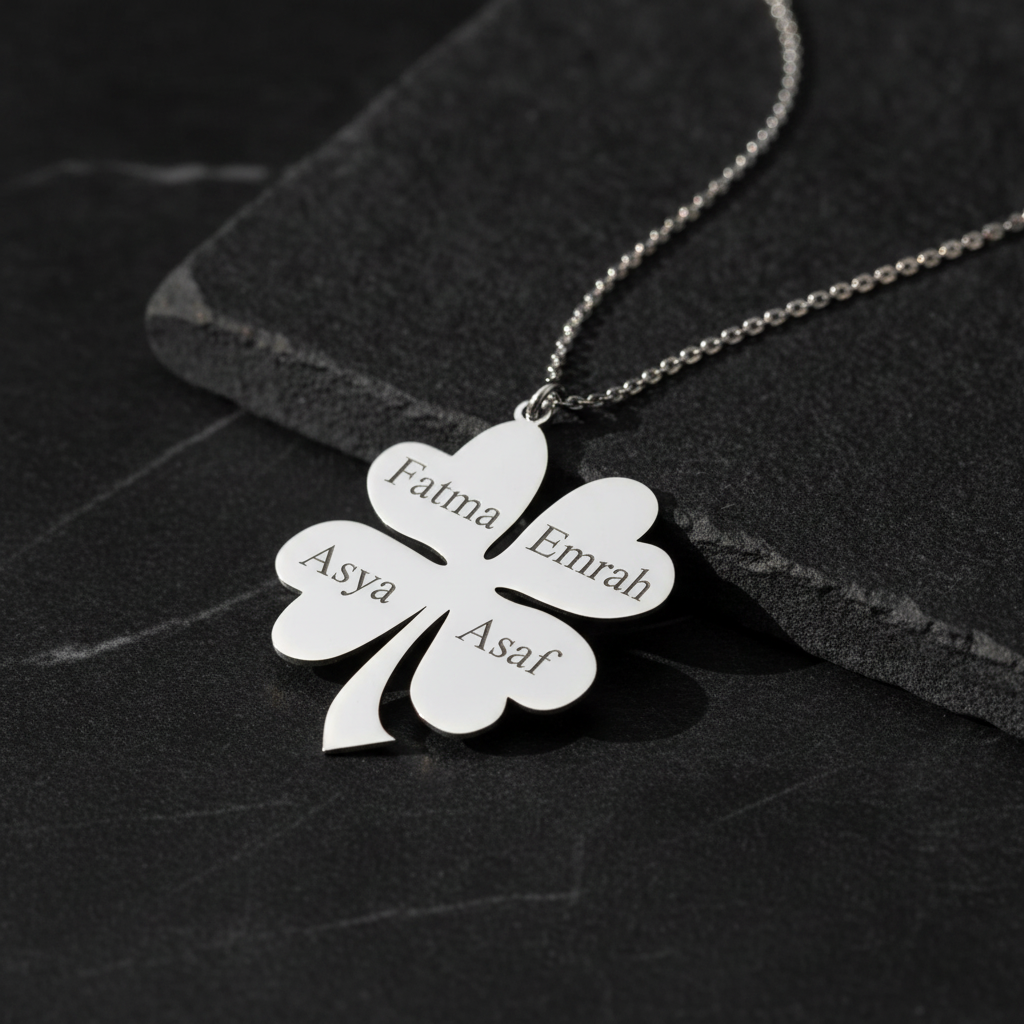 Collier Trèfle Personnalisé avec Prénoms pour Fête des Mères