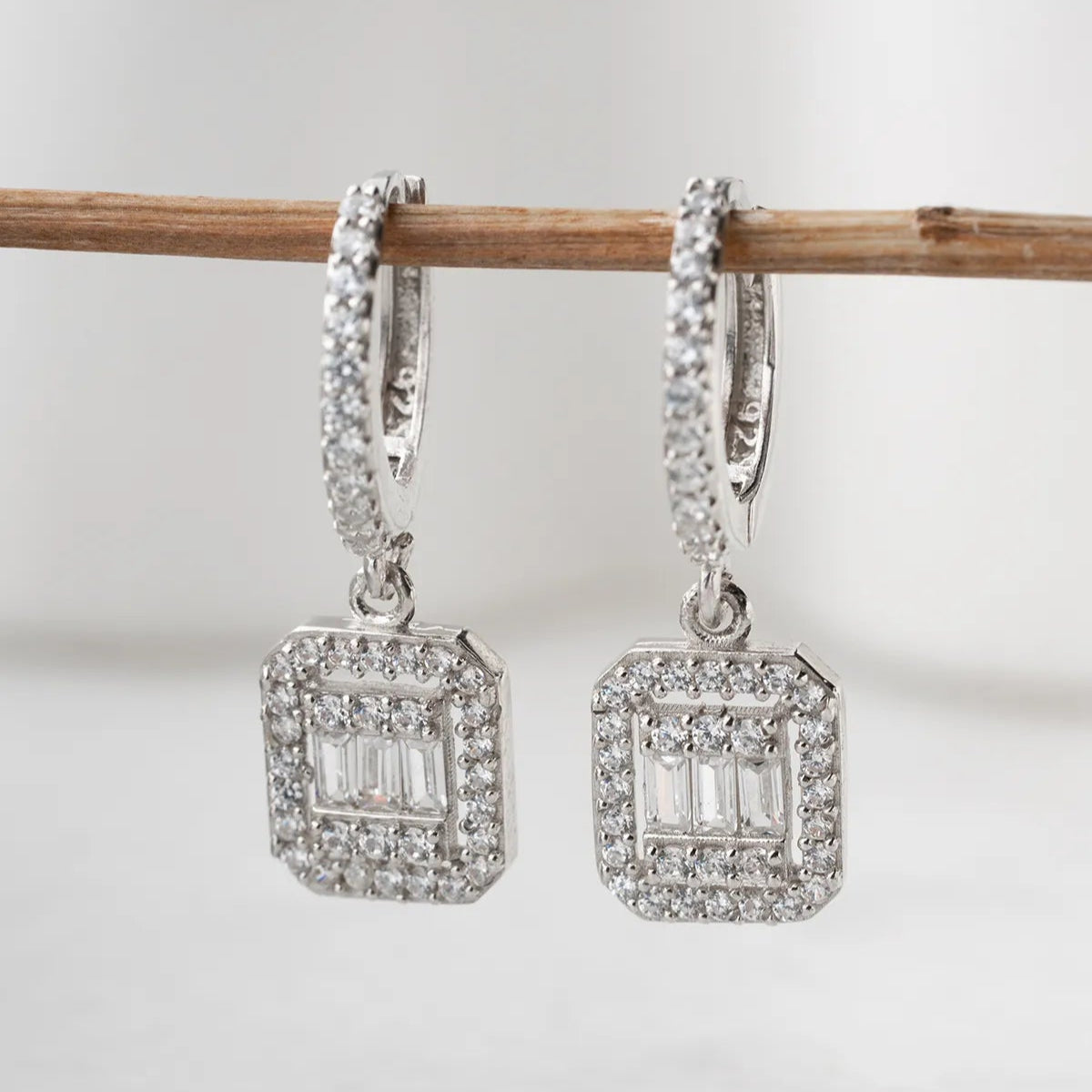 925 Ayar Gümüş Baget Taşlı Küpe