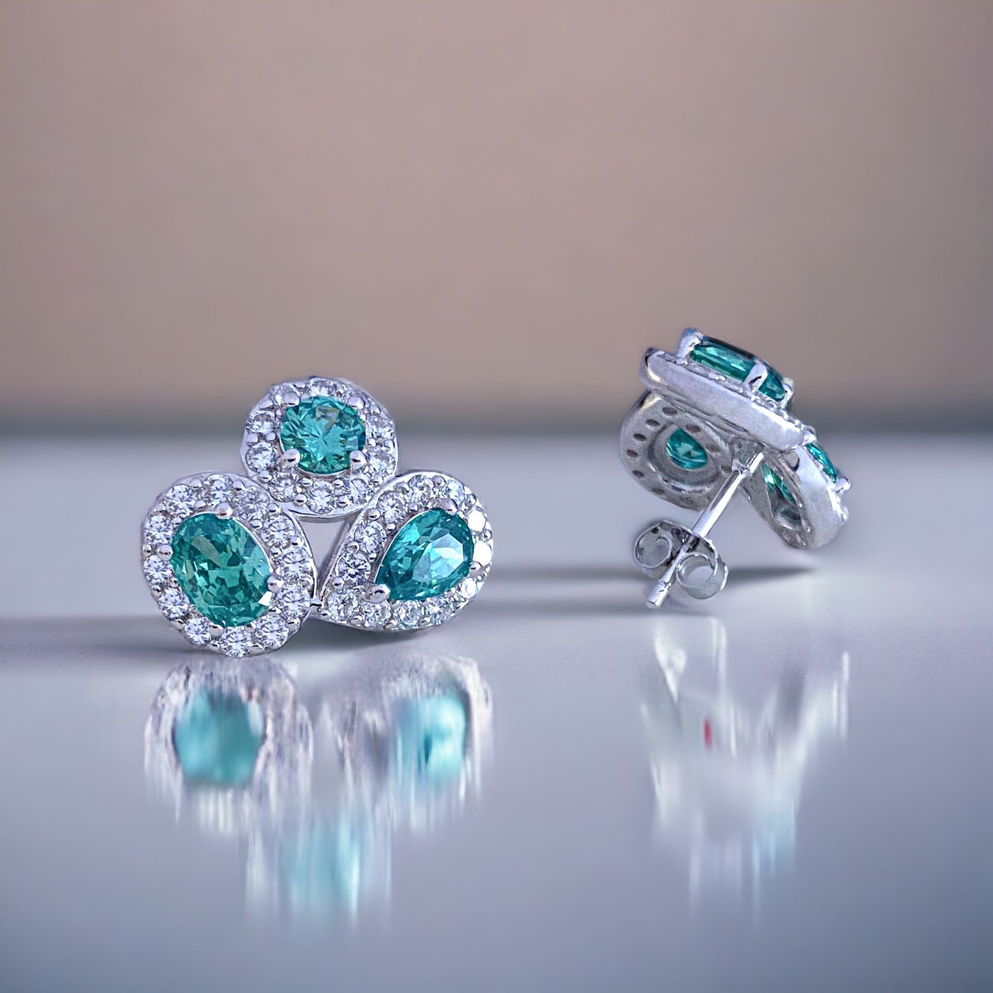 Boucles d'oreilles en zircon coupées de glace damla