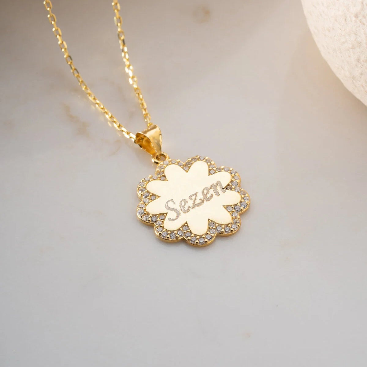 Kişiye Özel İsimli Çiçek Kolye