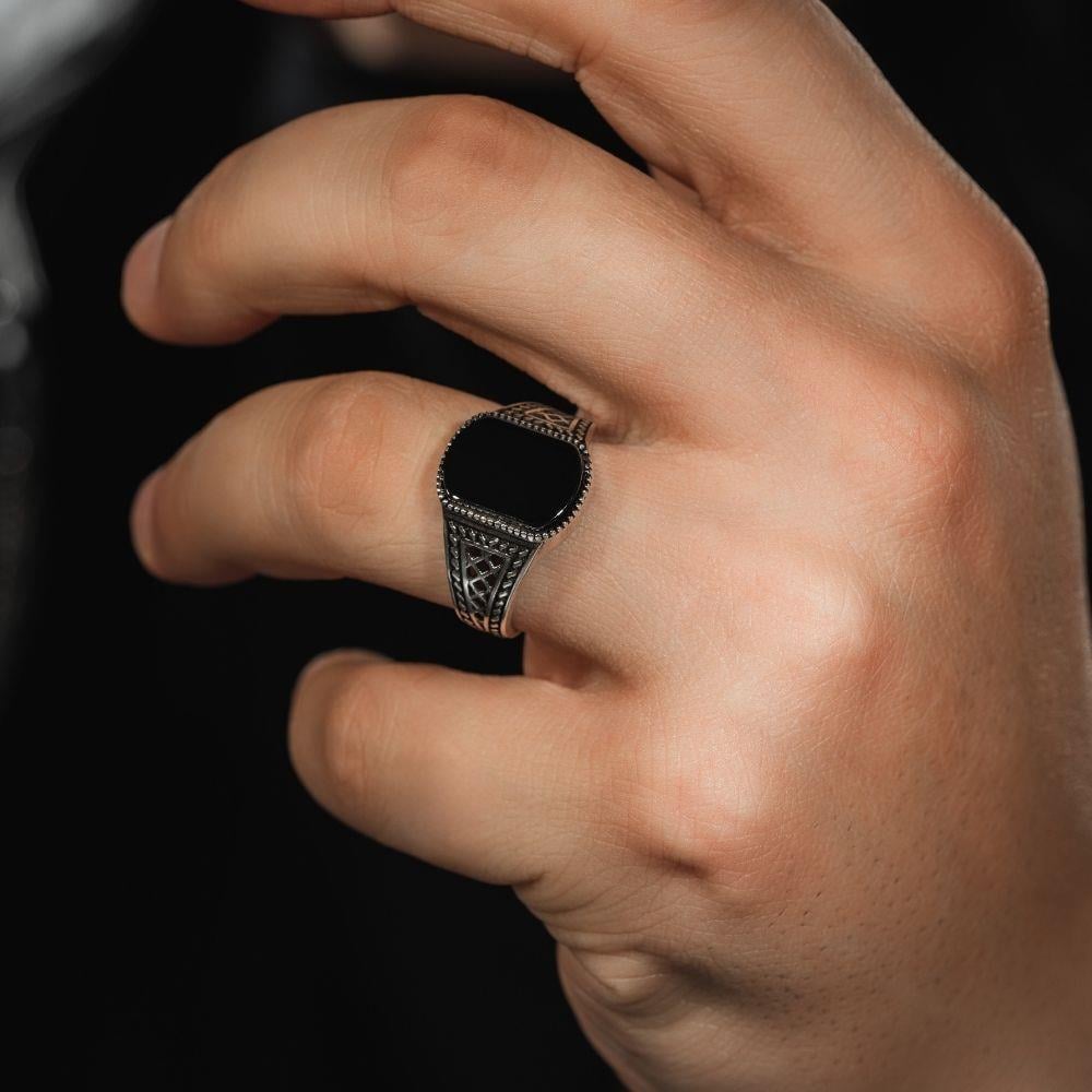 Herrenring aus 925er Silber mit Onyxstein