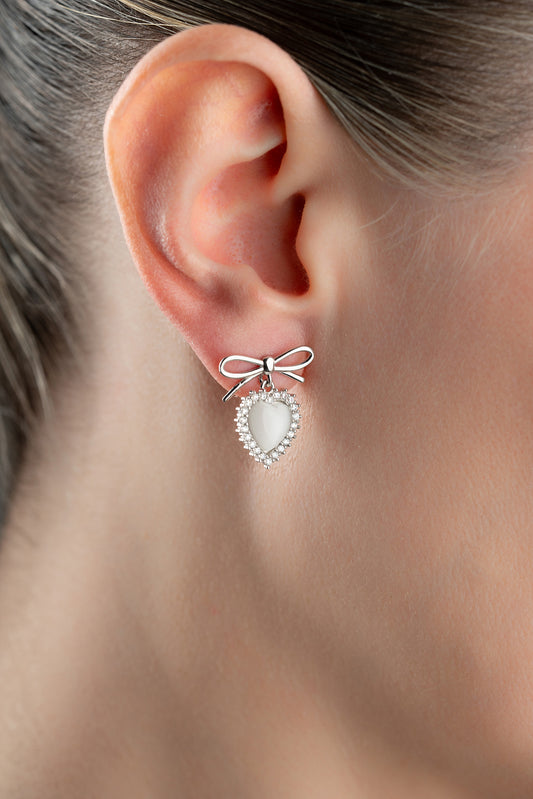 Fiyonklu Kalp Taşlı Gümüş Renk Küpe