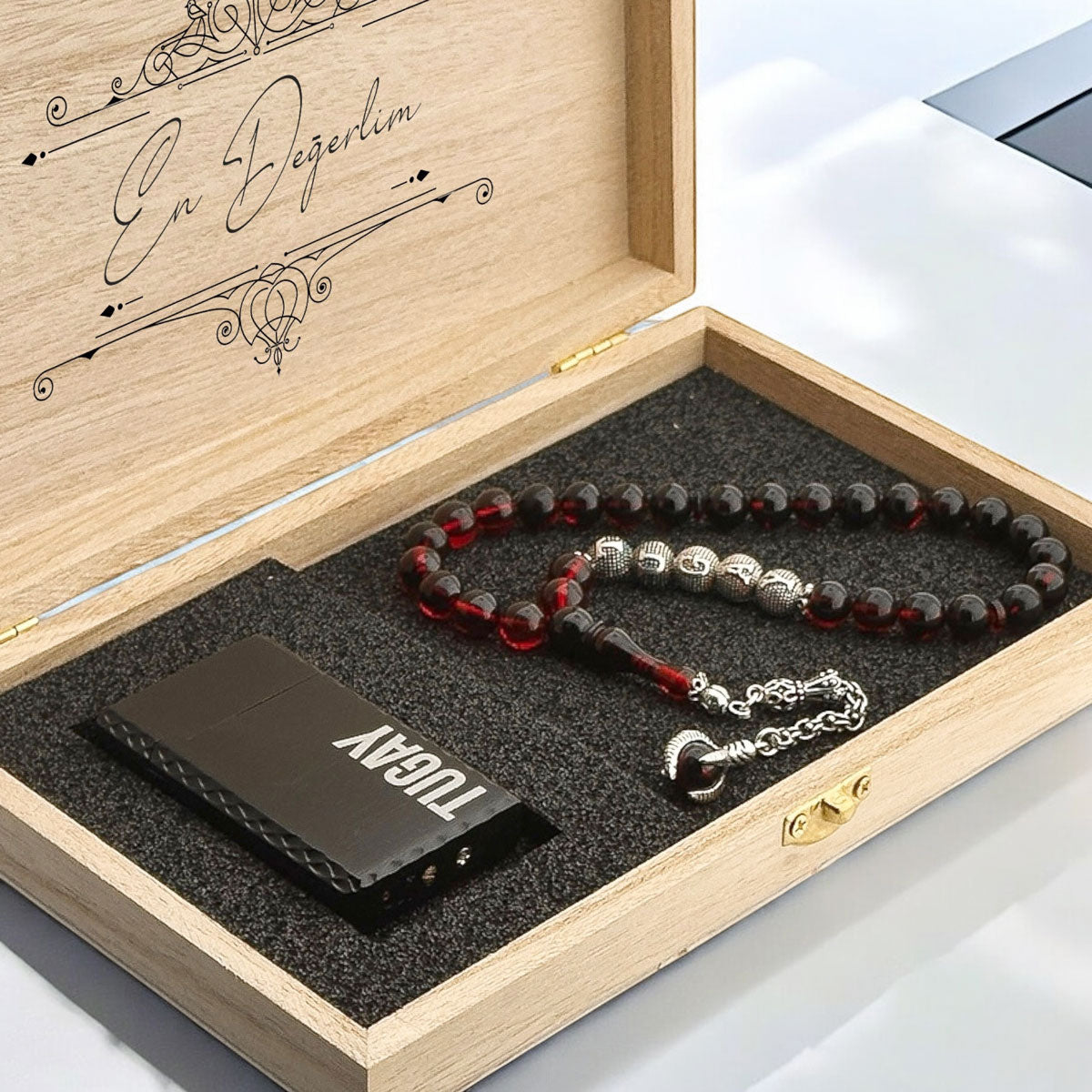 Personalisiertes Geschenkset mit Feuerbernstein-Gebetsperlen und Stahlfeuerzeug