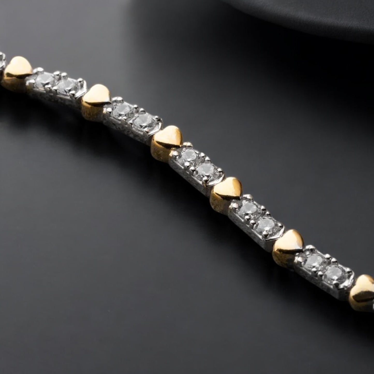 925 Sterling Silver Heart Bracelet with Zircon Stones – Trendy Design