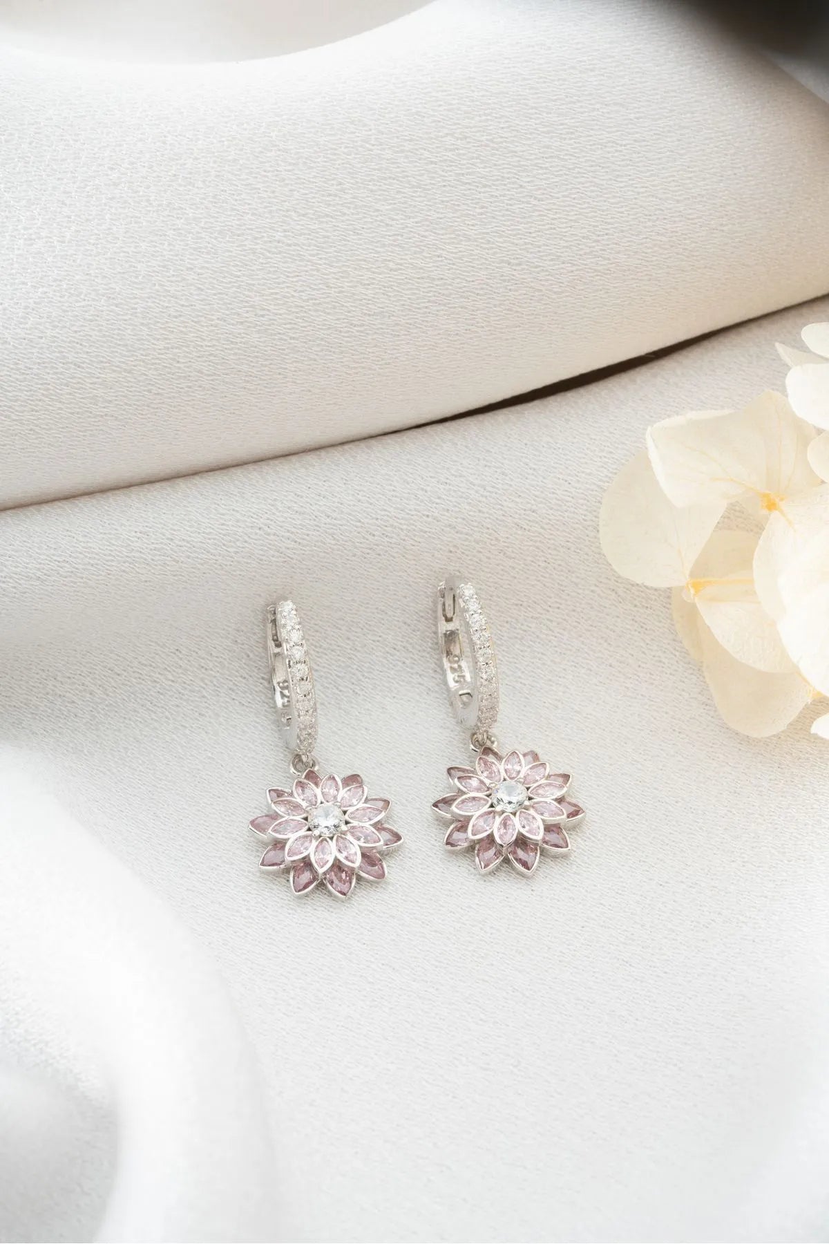 925 Ayar Gümüş Pembe Lotus Çiçeği Küpe