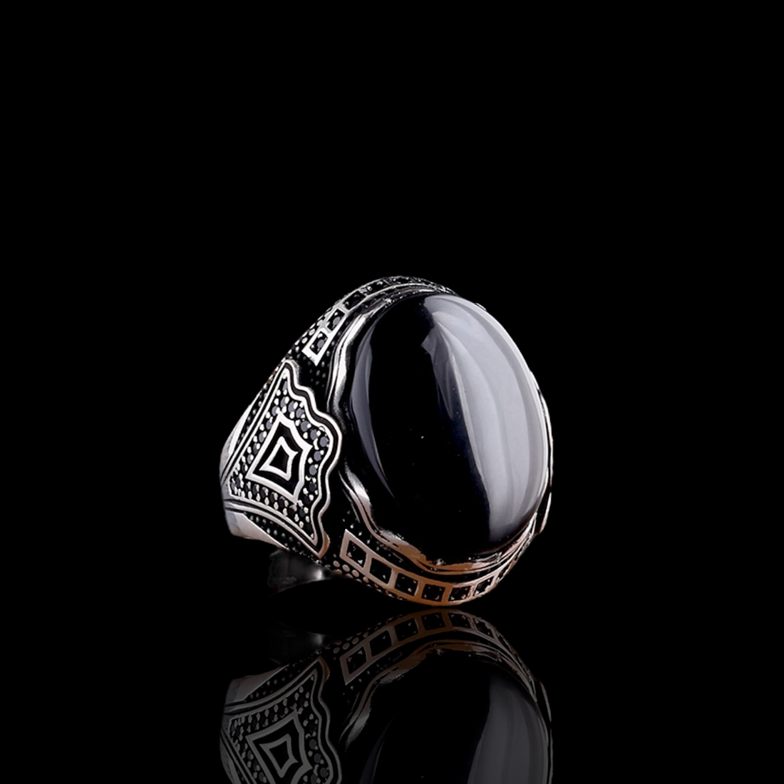 Herrenring aus Silber mit schwarzem Onyxstein