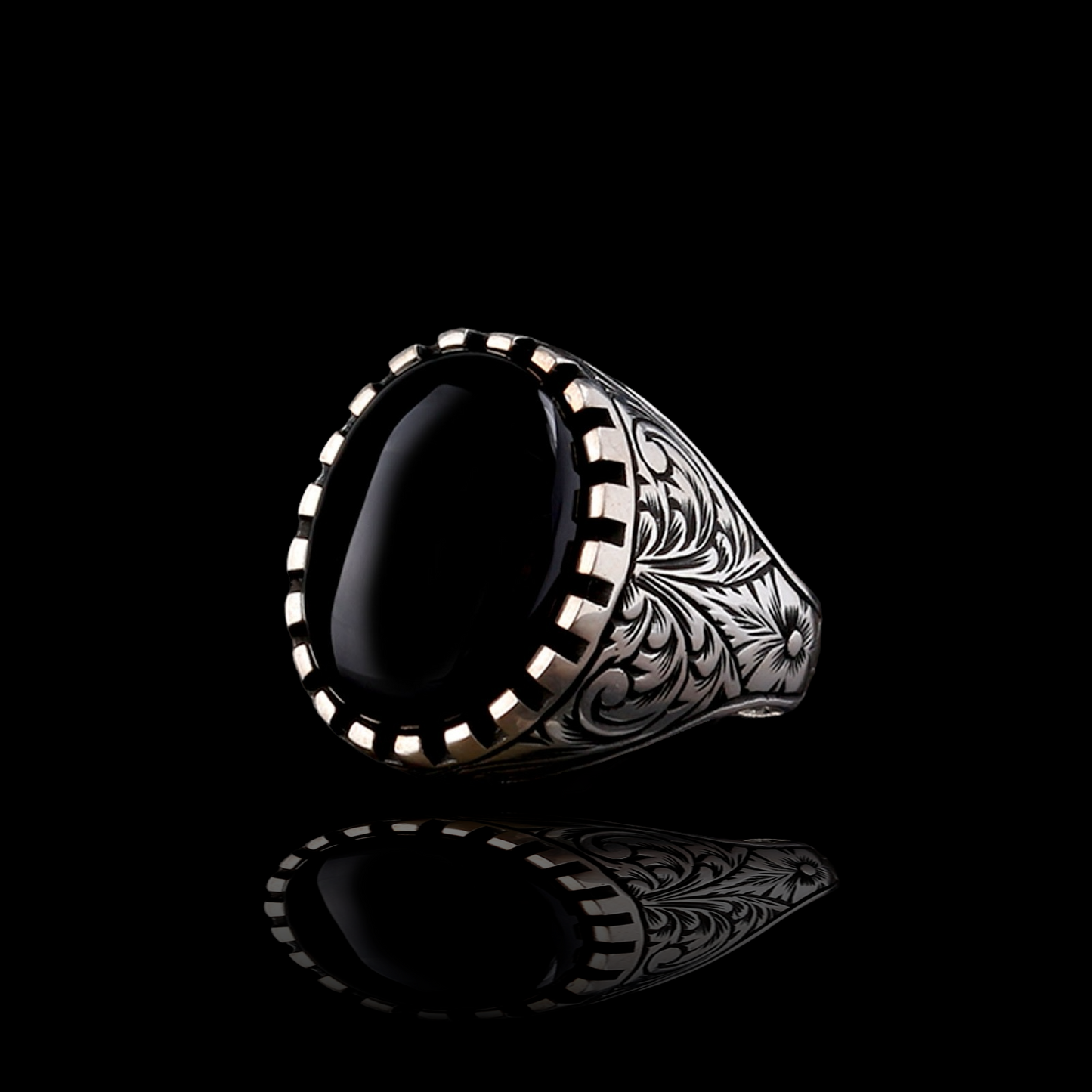 Herrenring aus Silber mit schwarzem Onyxstein