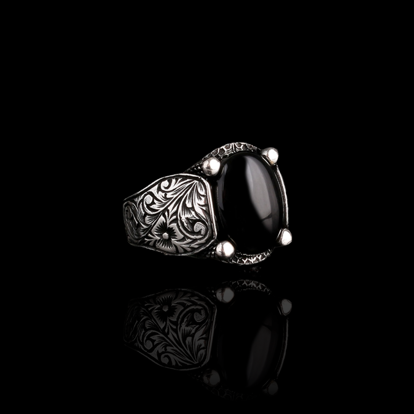 Herrenring aus Silber mit schwarzem Onyxstein