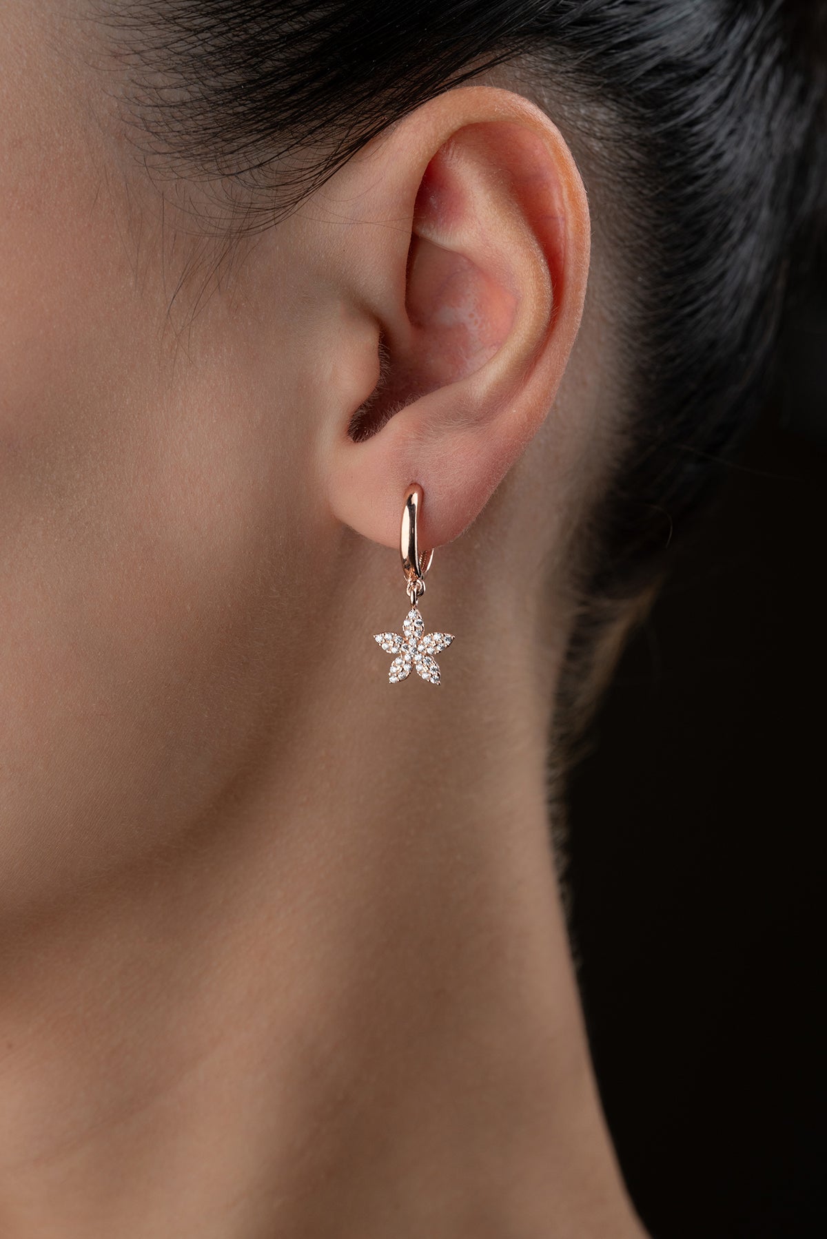 Pembe Taşlı Çiçek Figürlü Halka Küpe