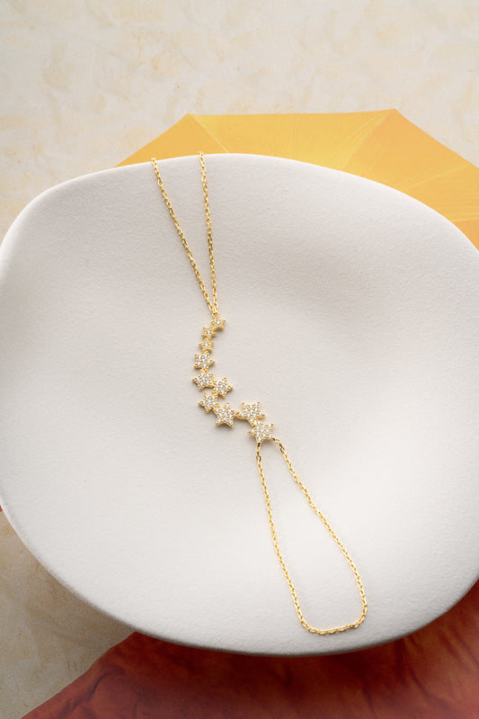 Handkette mit Sternen & Zirkonsteinen – Şahmeran Kollektion