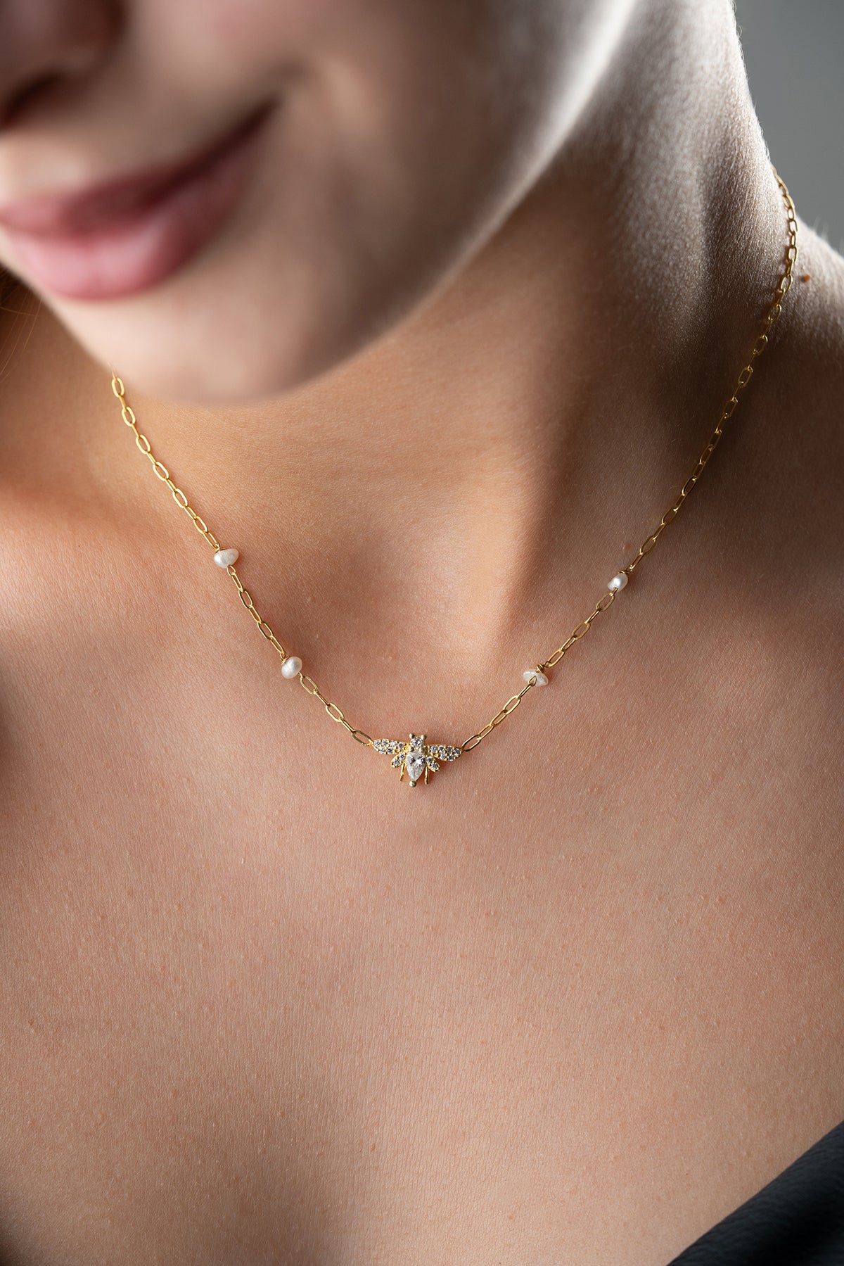 Pearl Bee Shine Silver Necklace