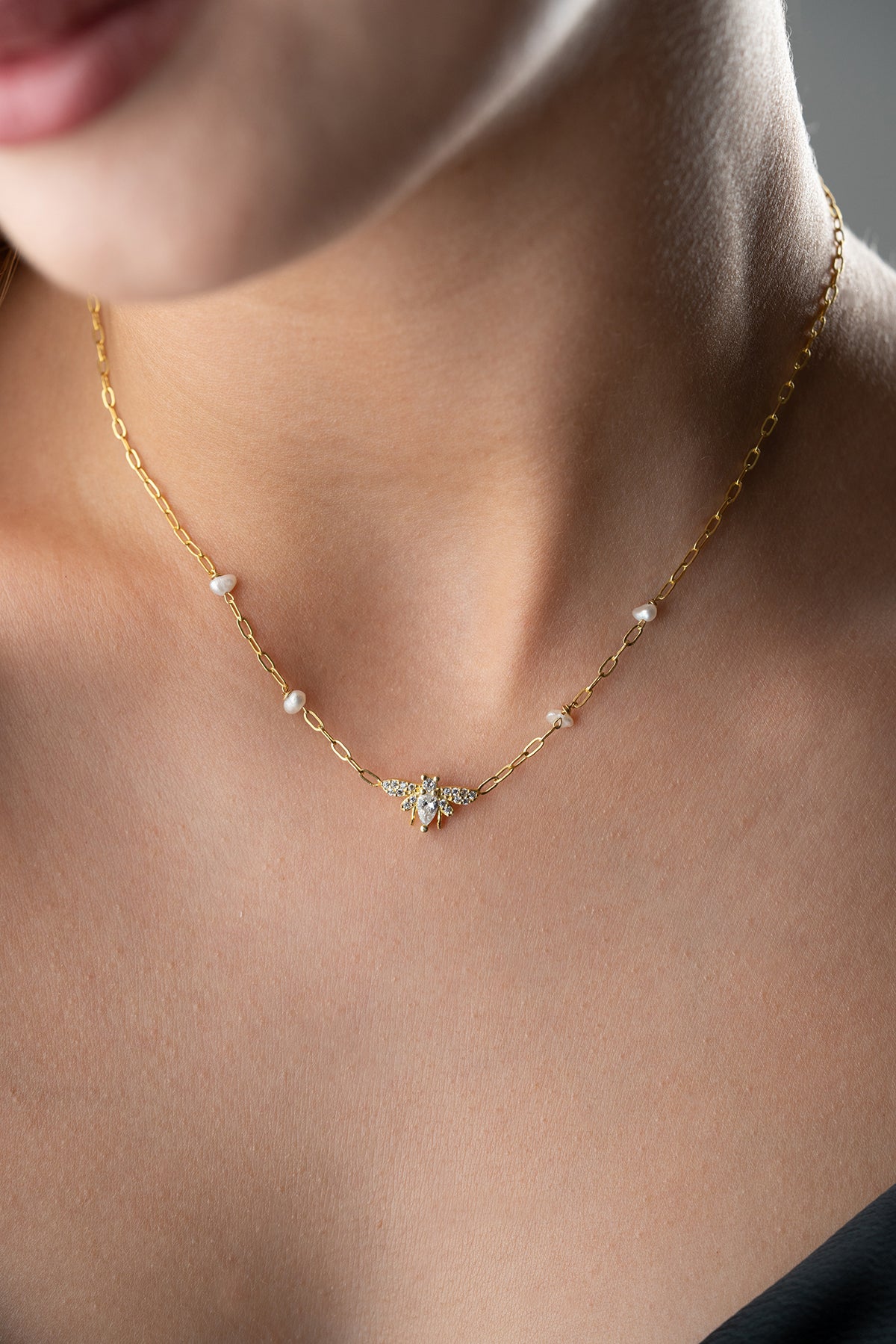 Pearl Bee Shine Silver Necklace
