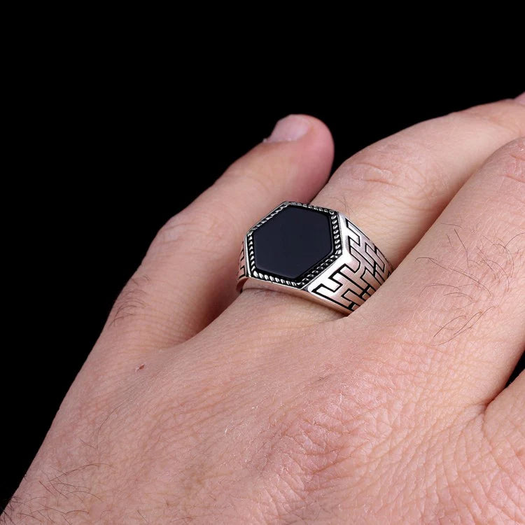 Herrenring aus Silber mit schwarzem Onyxstein