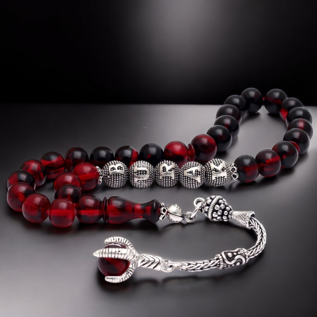 Personalisierte Rote Bernstein-Tasbih mit Gravur und Holzbox