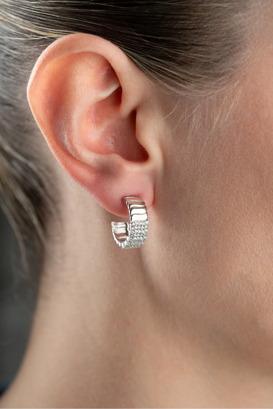 925 Ayar Gümüş Taş İşlemeli Kıvrımlı Halka Küpe