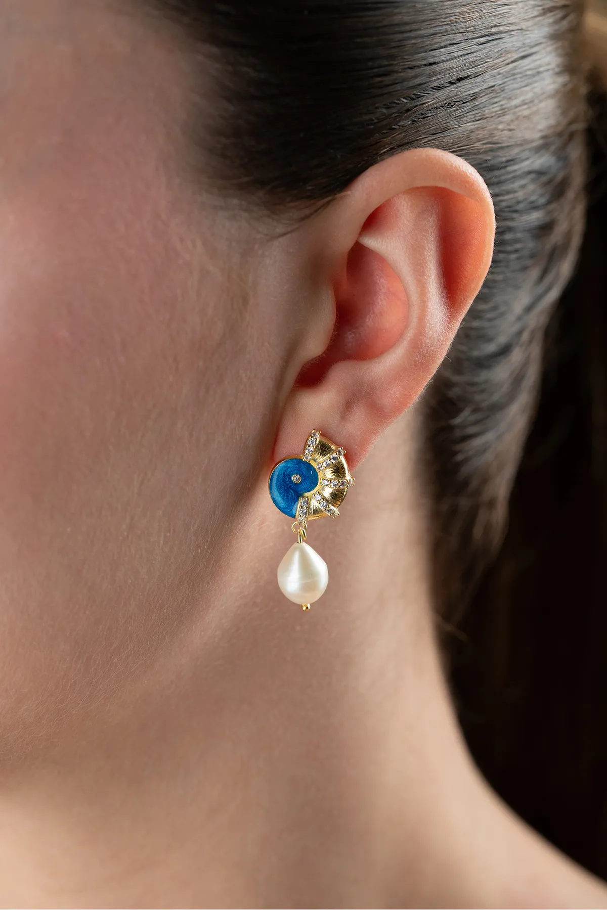 925er Silber Ohrringe mit Emaille-Muschel & Perle