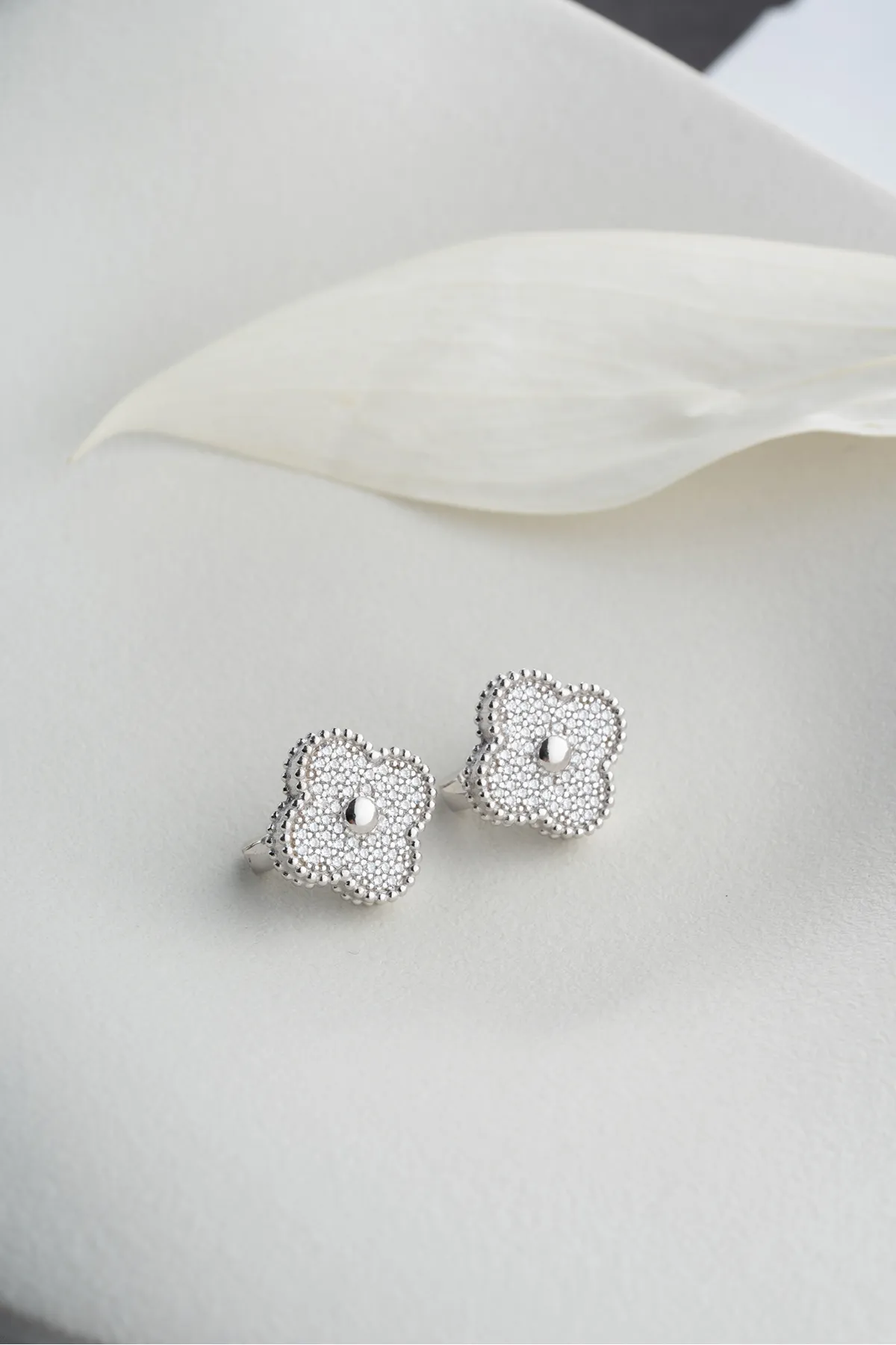Clover Earrings – 925 Sterling Silver (White)