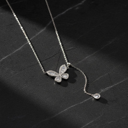 925er Silber Schmetterlingskette mit Baguette-Steinen