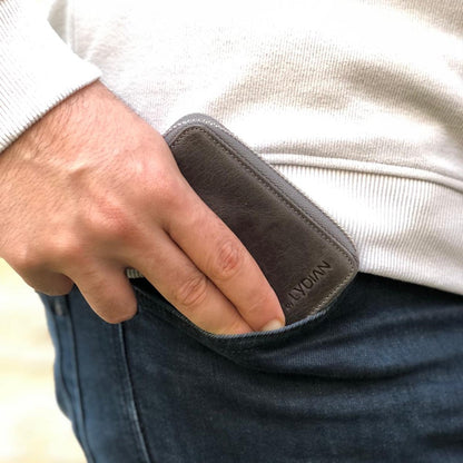 Ancien mini-portefeuille en cuir gris gris avec fermeture éclair