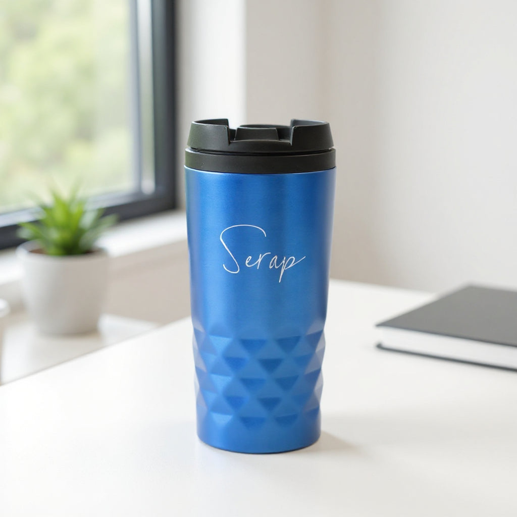 Cup thermos noir nommé personnalisé nommé