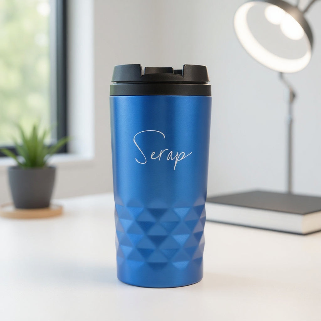 Cup thermos noir nommé personnalisé nommé