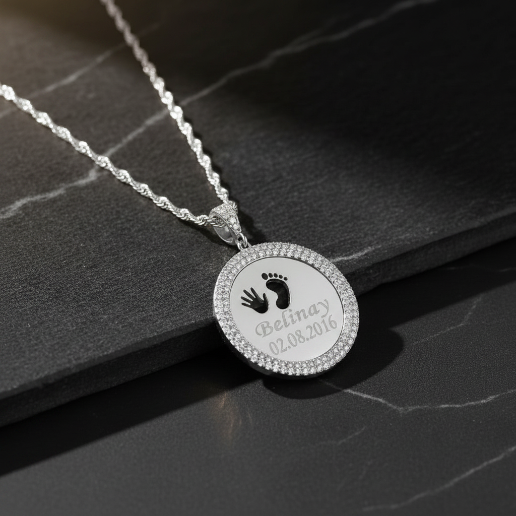 El Ayaklı Kişiye Özel İsimli Kolye - 925 Ayar Gümüş