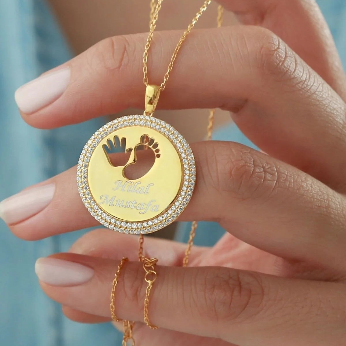 El Ayaklı Kişiye Özel İsimli Kolye - 925 Ayar Gümüş