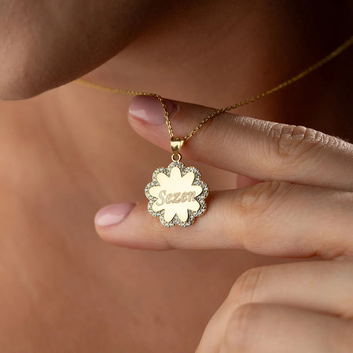 Kişiye Özel İsimli Çiçek Kolye