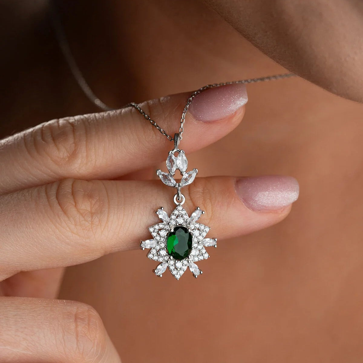 Trend-Halskette mit Smaragdgrünem Stein (925 Silber)
