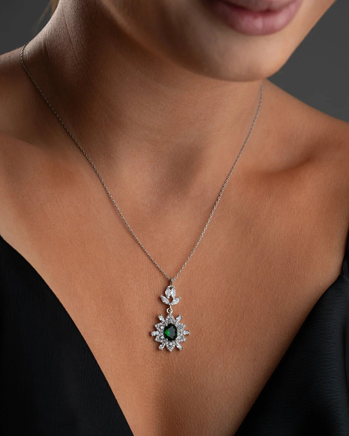 Trend-Halskette mit Smaragdgrünem Stein (925 Silber)