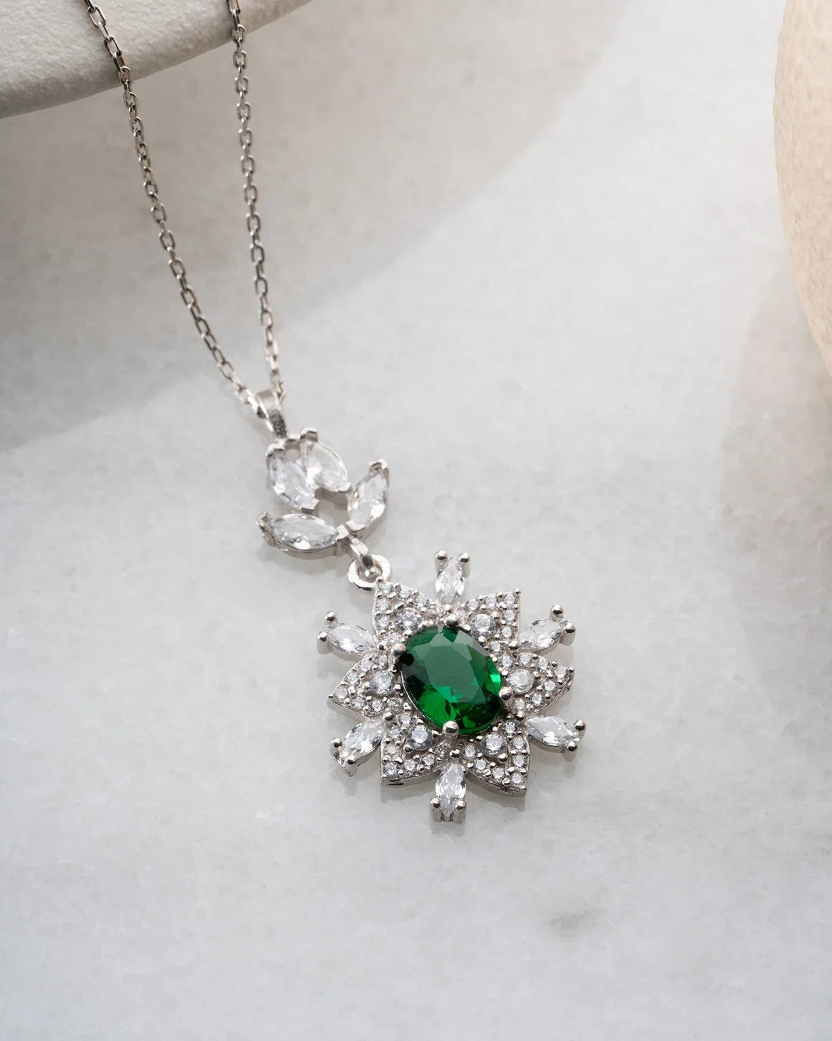 Trend-Halskette mit Smaragdgrünem Stein (925 Silber)