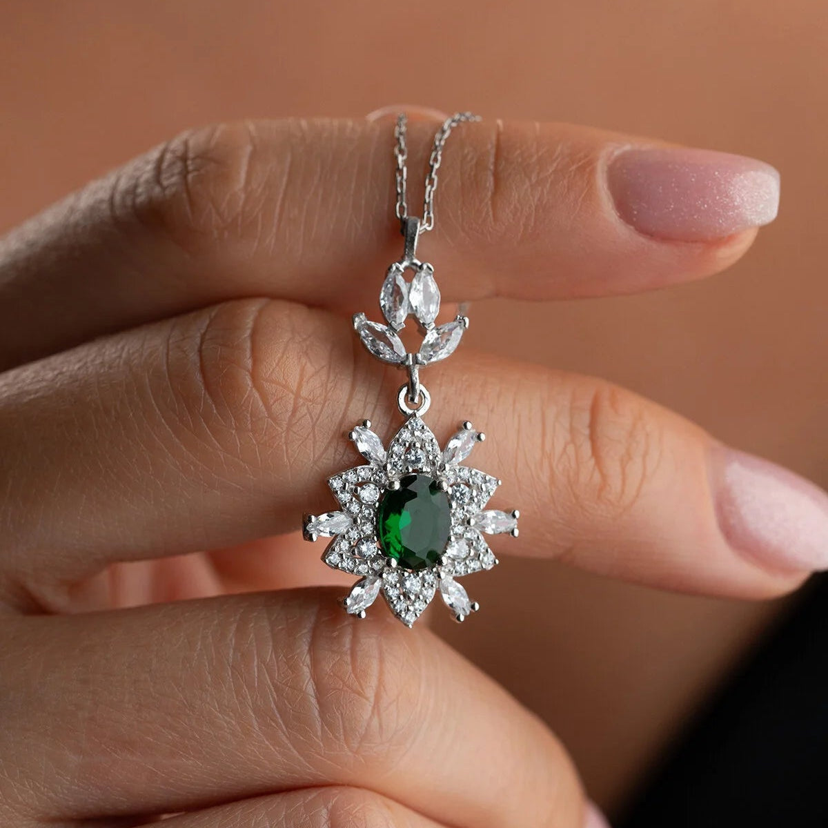 Trend-Halskette mit Smaragdgrünem Stein (925 Silber)