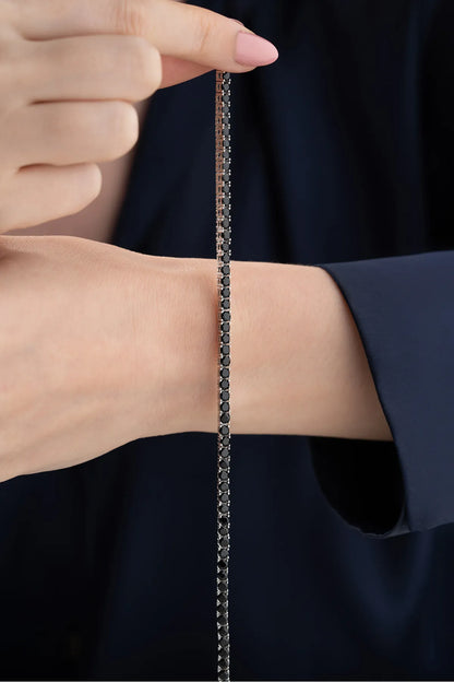 Silbernes Tennisarmband mit Schwarzen Steinen