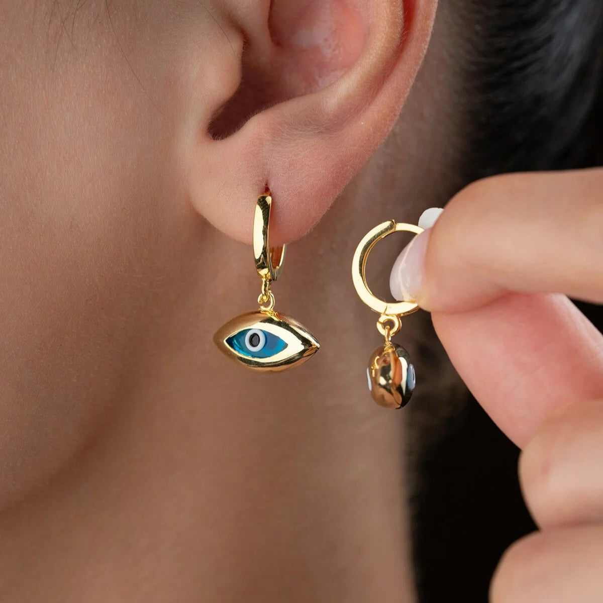 925 Sterling Silver Eye Eye Earrings - Blue Aura