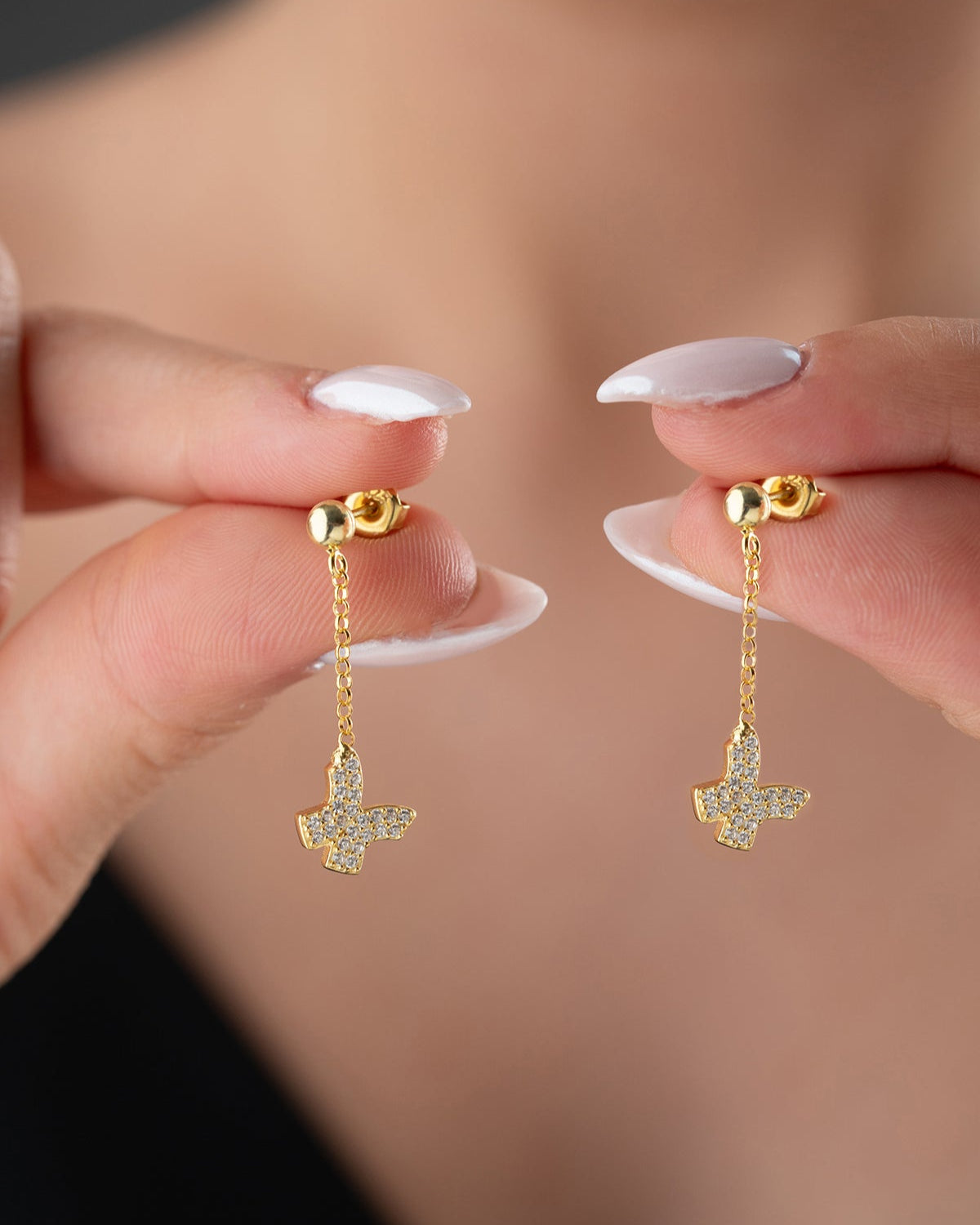 Butterfly shine butterfly chain earrings