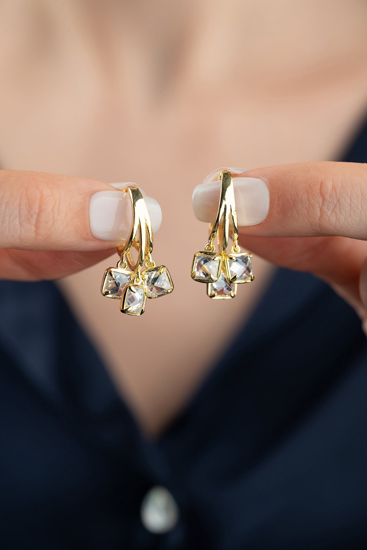 Three stones shaking earrings - gold plated
