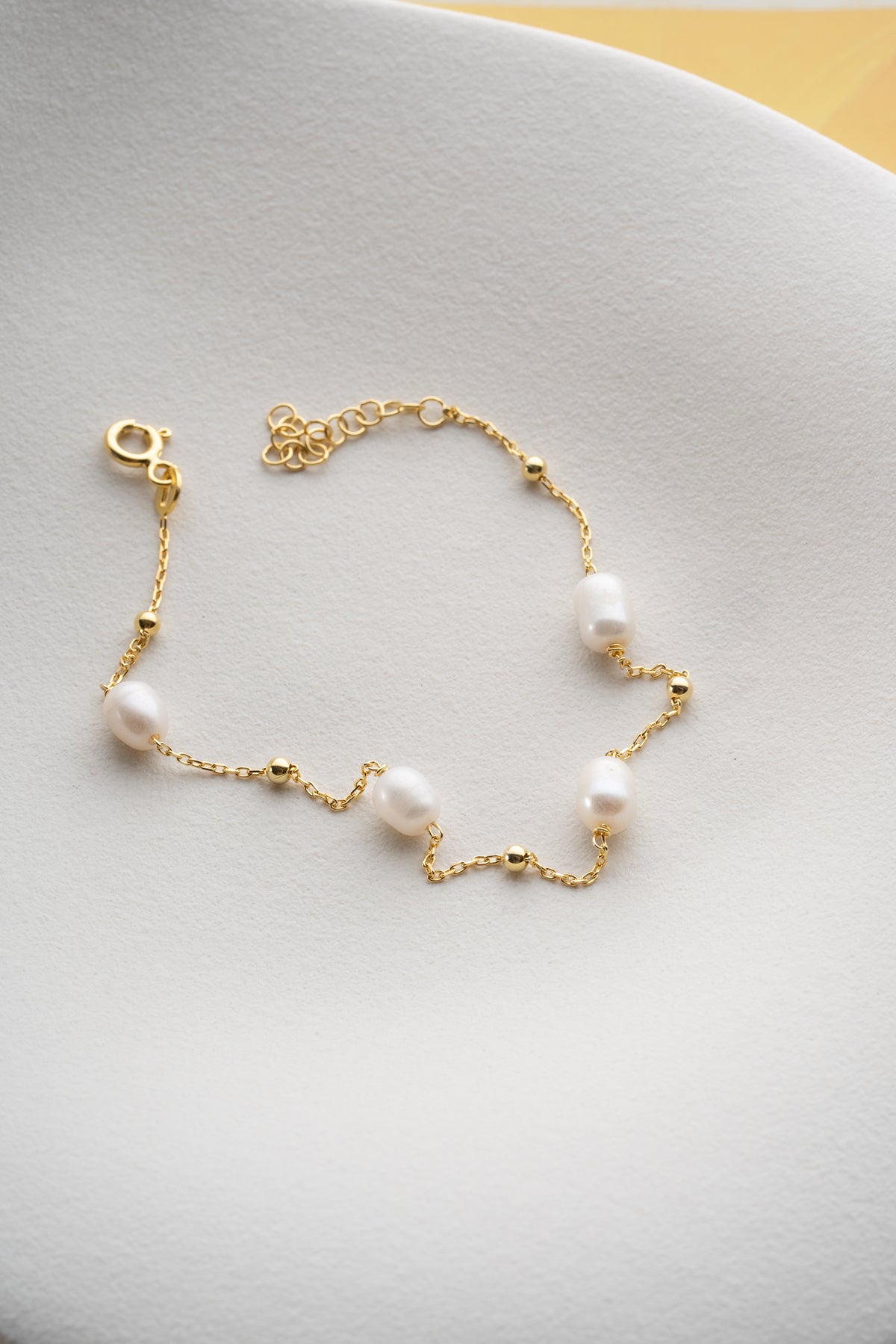 Pearl detail gold plated elegant bracelet