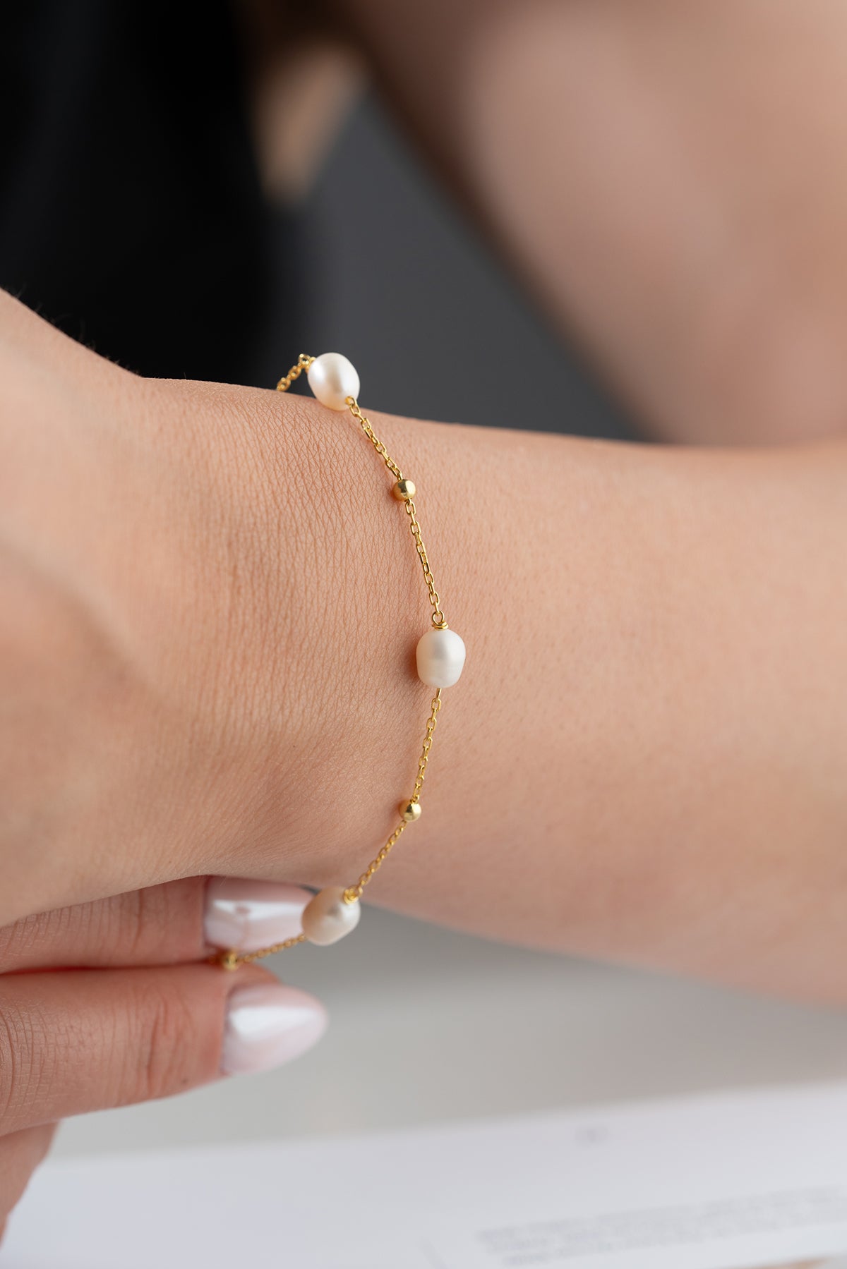 Pearl detail gold plated elegant bracelet