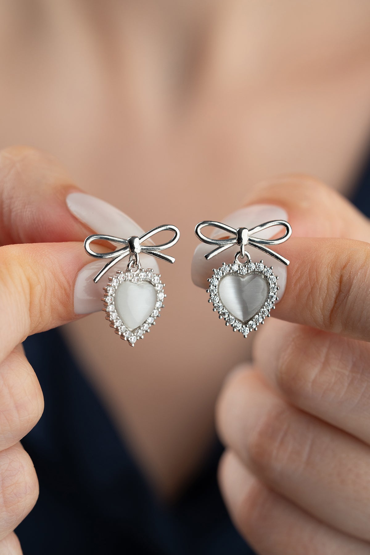 Silver color earrings with heart stone
