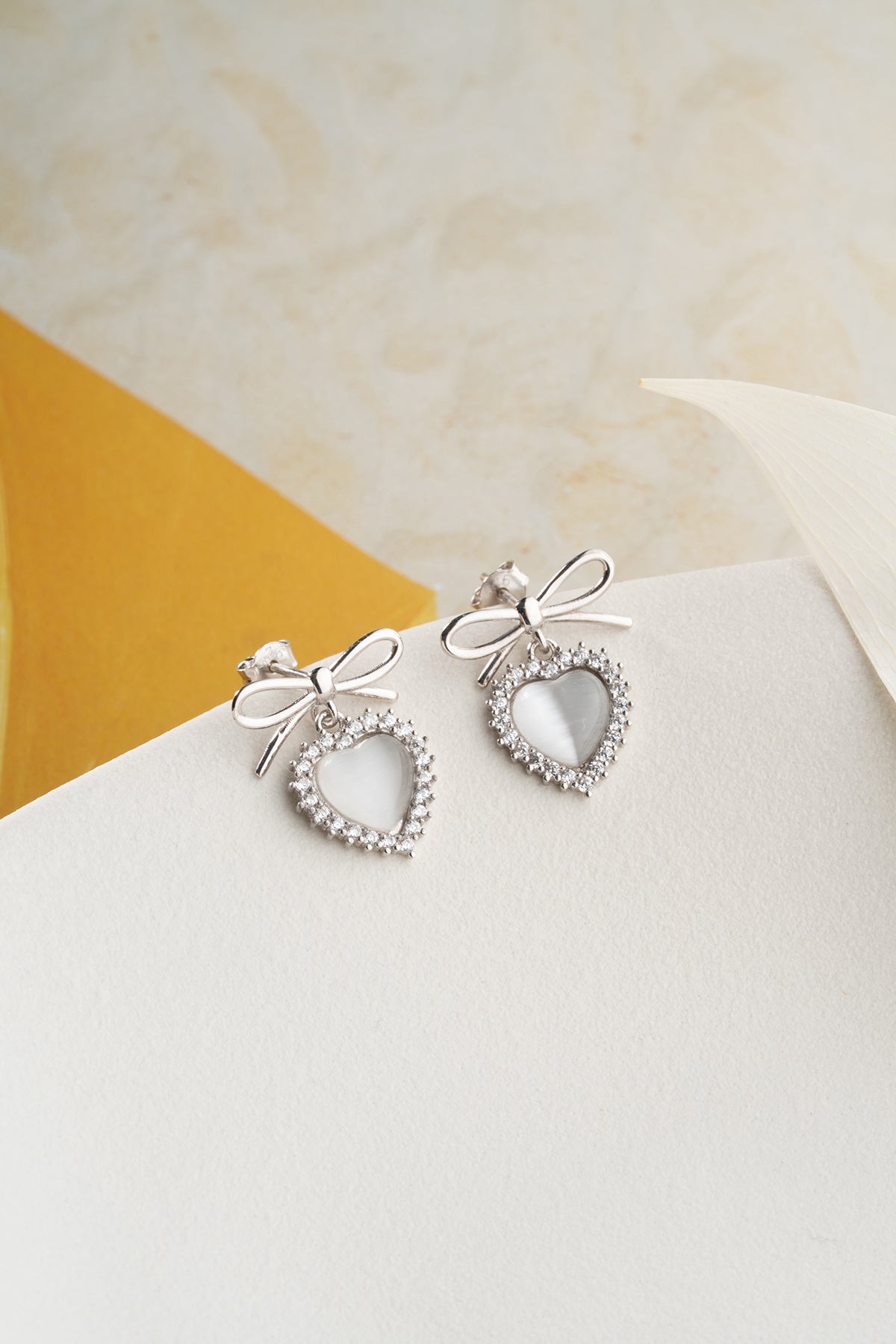 Silver color earrings with heart stone