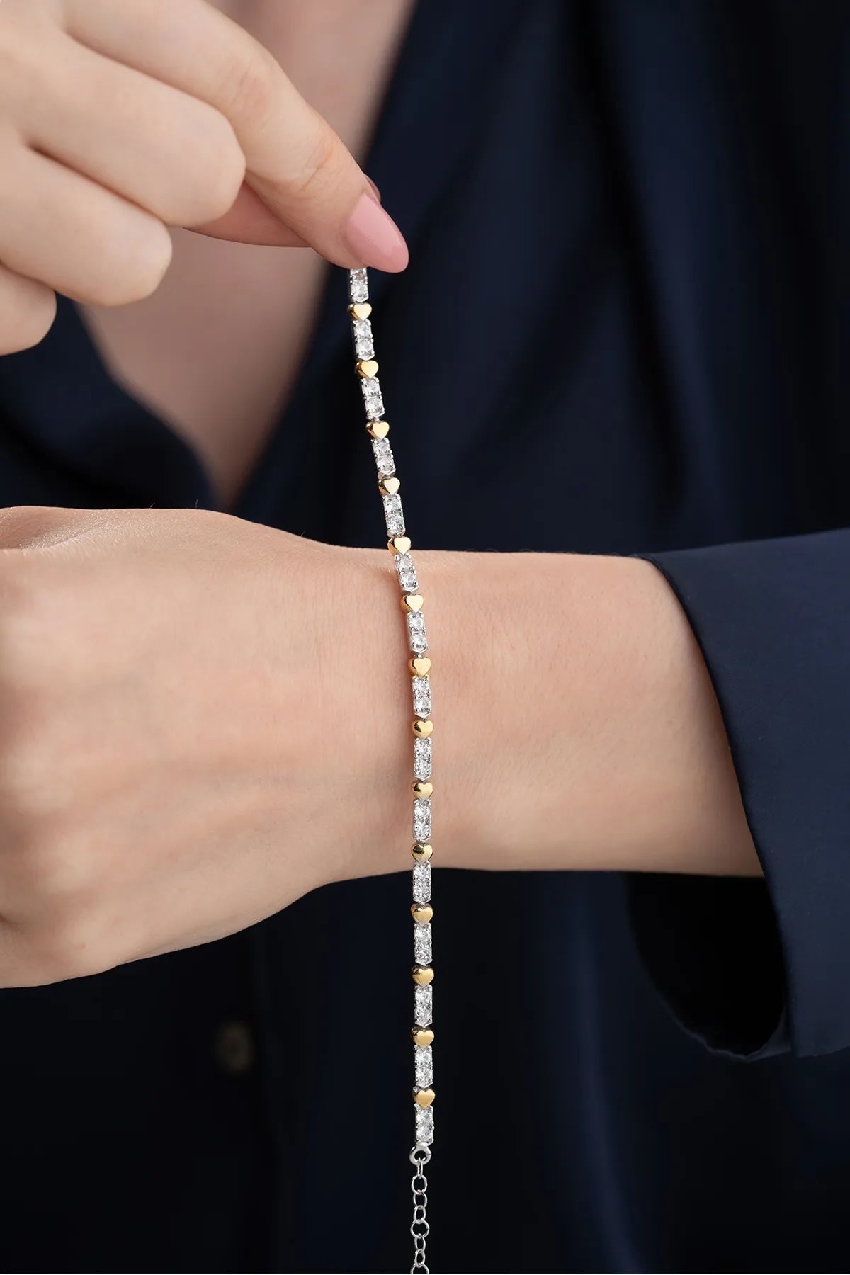 925 Sterling Silver Heart Bracelet with Zircon Stones – Trendy Design