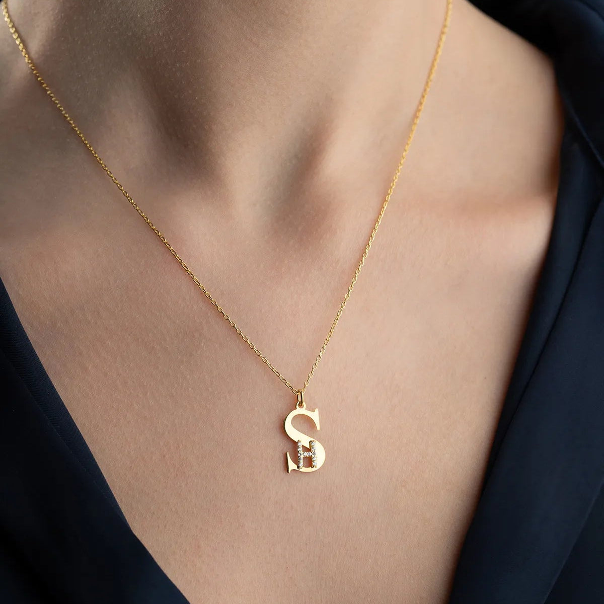 Personalisierte Buchstaben Kette mit Stein-Details