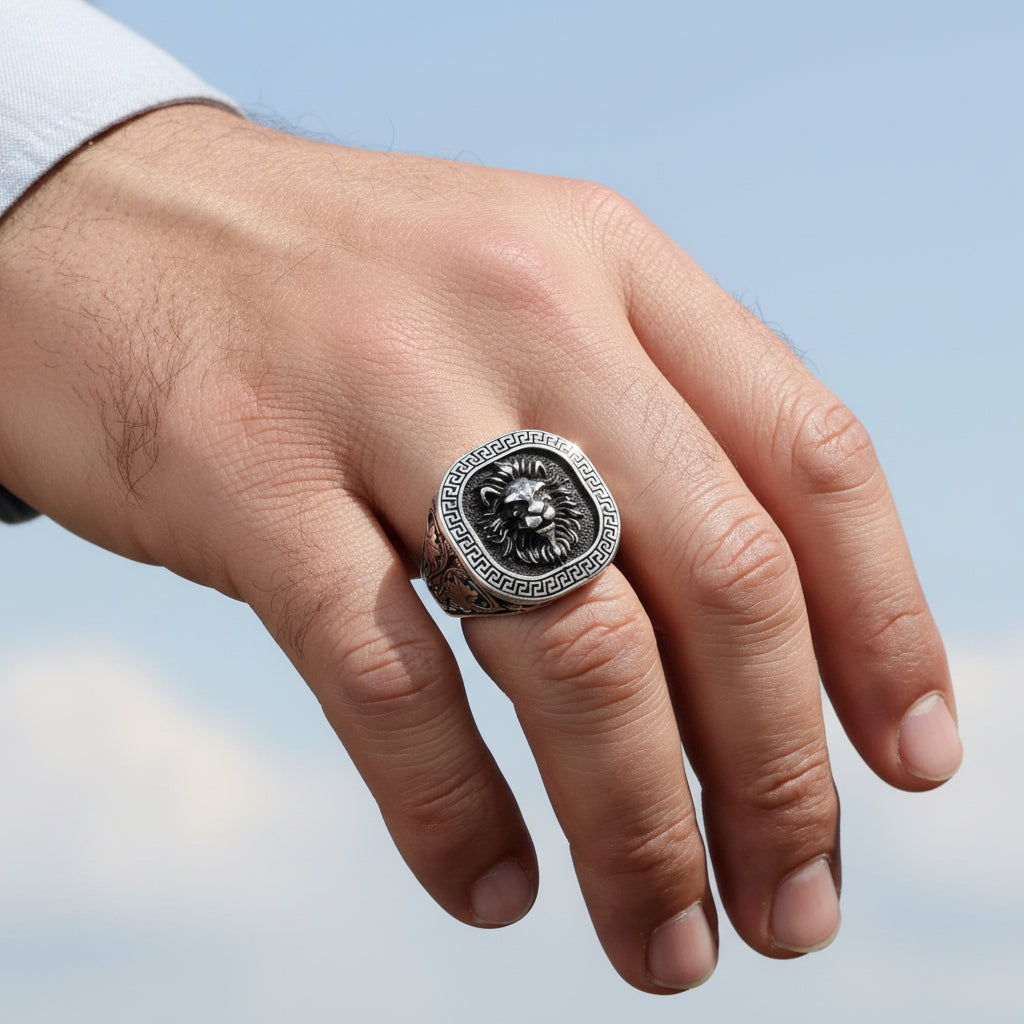 Herrenring mit Löwenkopf aus 925er Silber