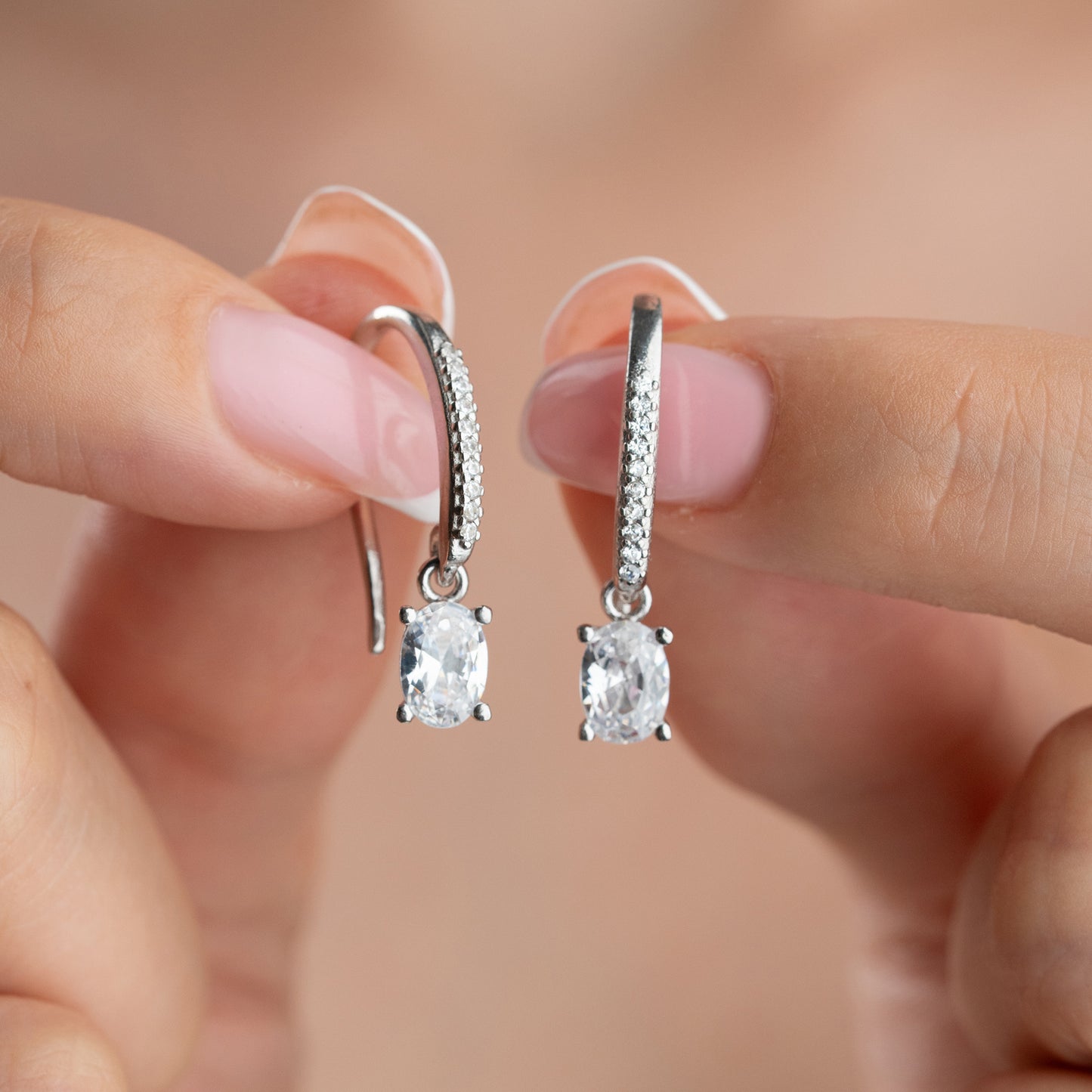 Oval Zirkon Taşlı Sallantılı Küpe | 925 Ayar Gümüş