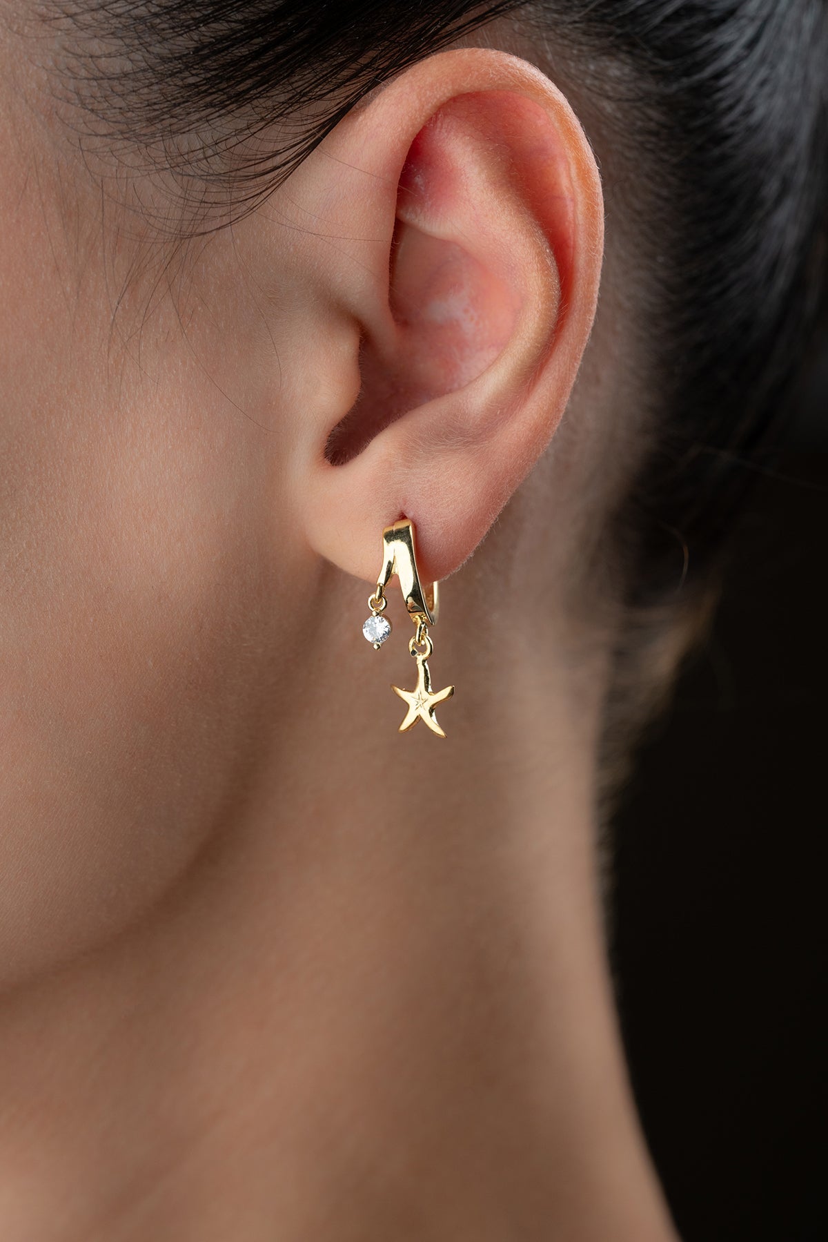 Elegant Hoop Earrings with Starfish Figures