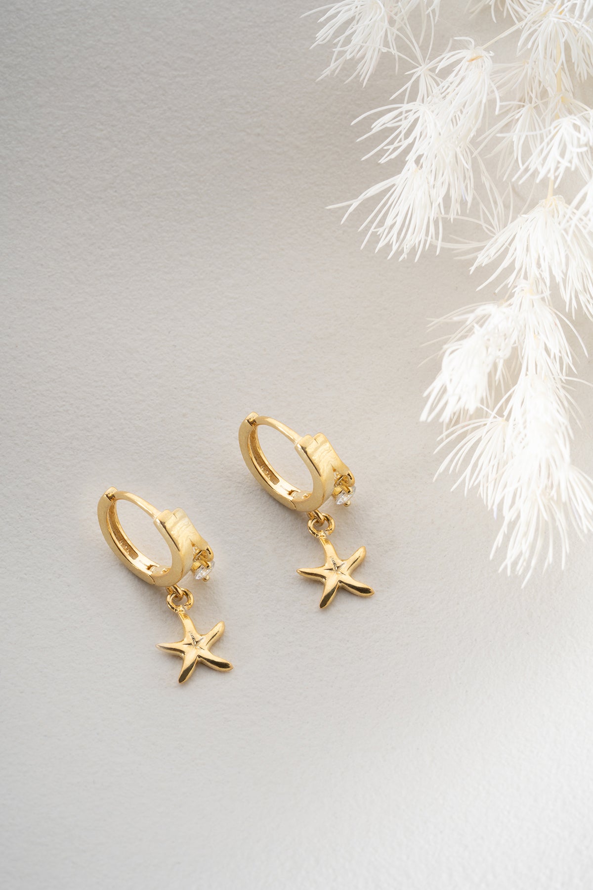 Elegant Hoop Earrings with Starfish Figures