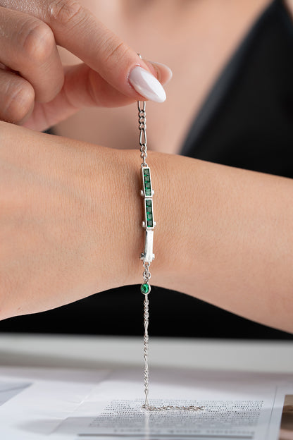 Yeşil Taş Detaylı Gümüş Zincir Bileklik