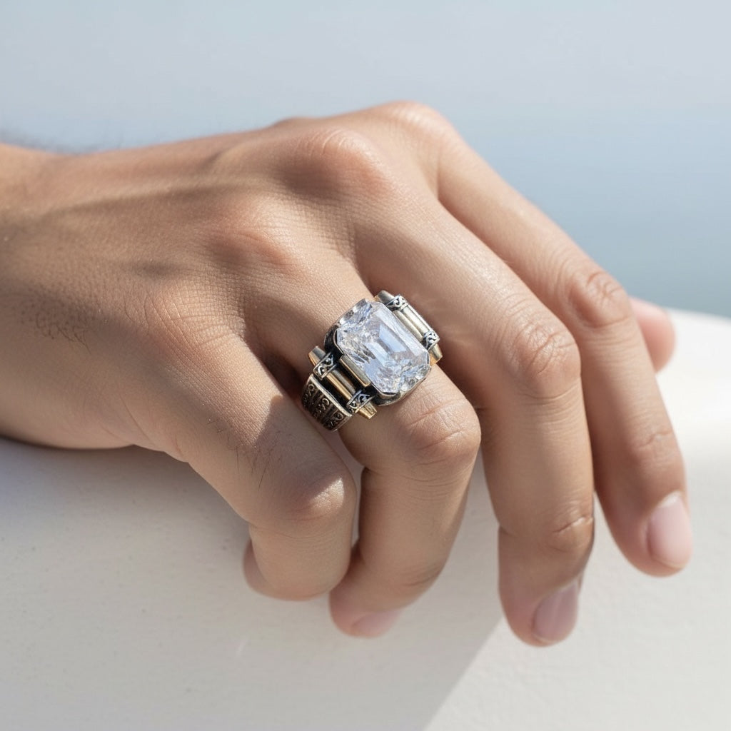 Herrenring aus 925er Silber mit Weißem Zirkonstein

