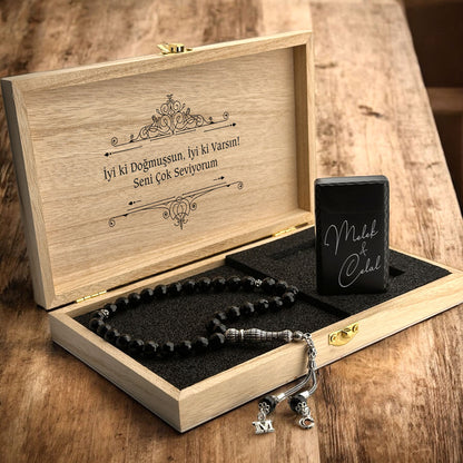 Harfli Tesbih İsimli Çakmak ve Not Yazılı Ahşap Kutu Hediye Seti